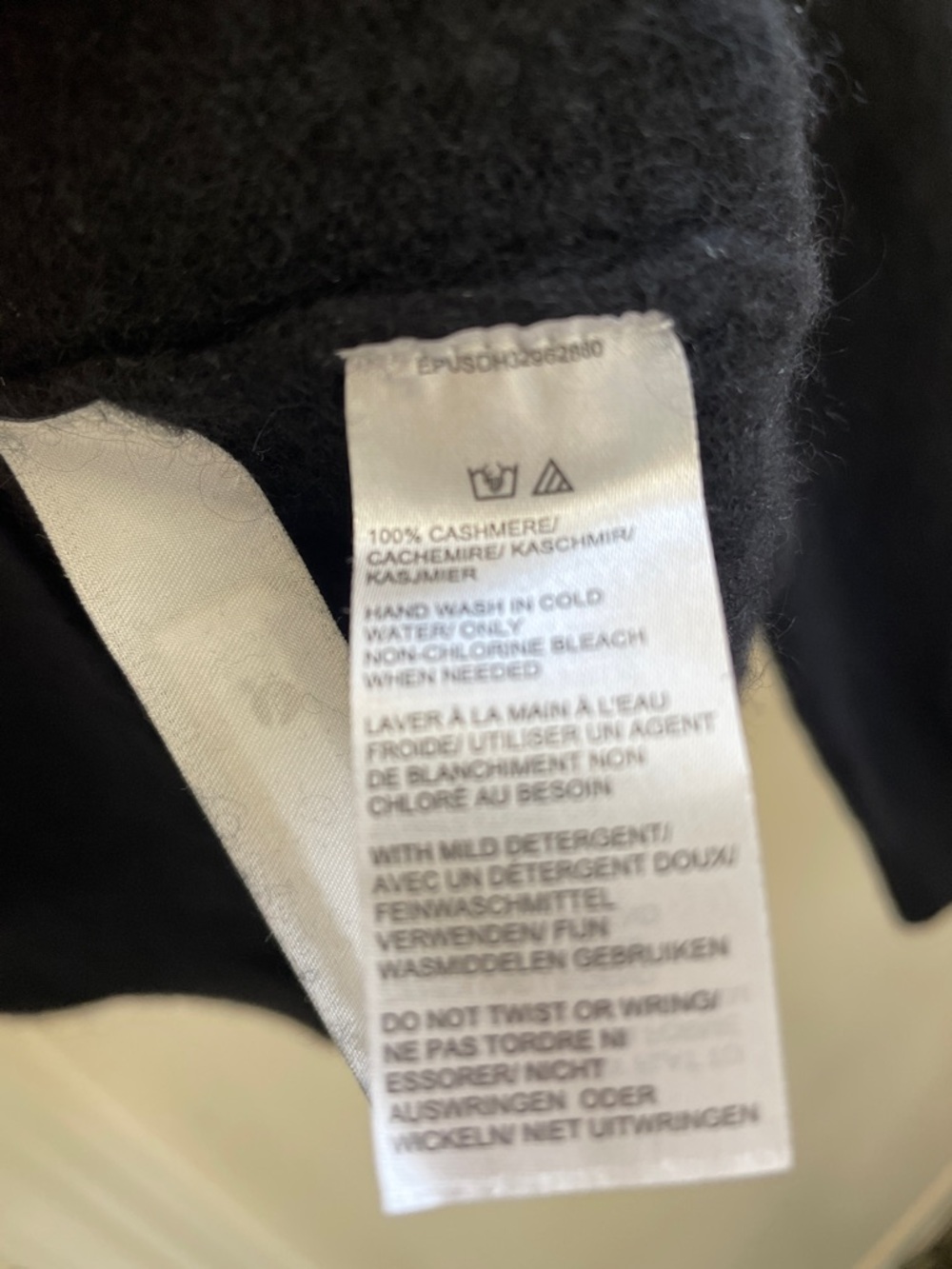 Lord & Taylor - Cashmere Crew Neck Sweater - Black - M - Picture 4 of 8